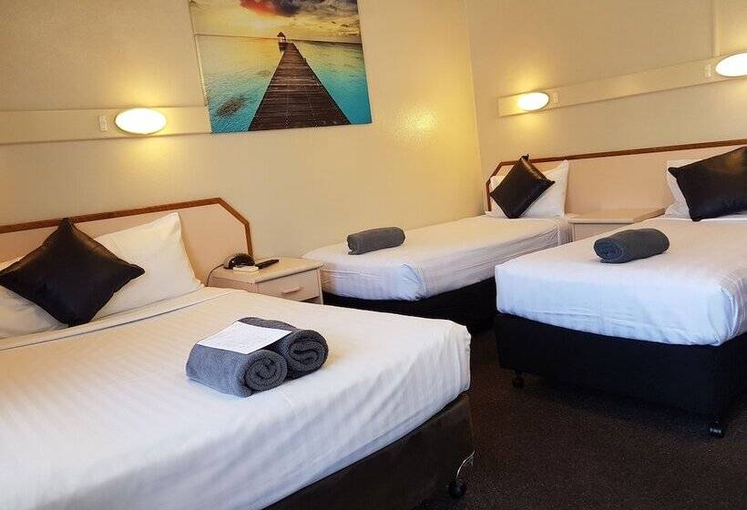 Семейный Номер, Wattle Tree Motel