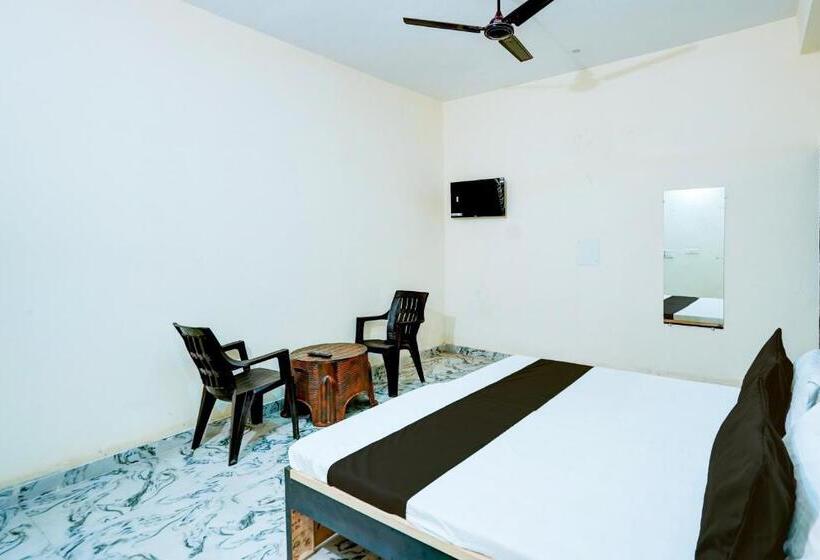 Трехместный Номер Классика, Oyo Hotel S 11