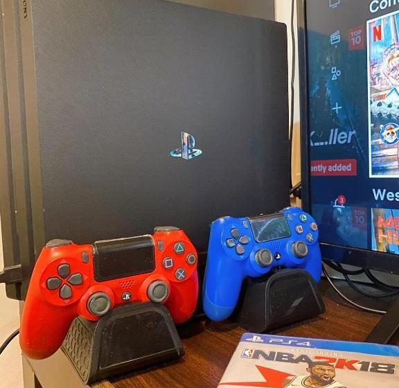 침실 1개 아파트, Console And Chill