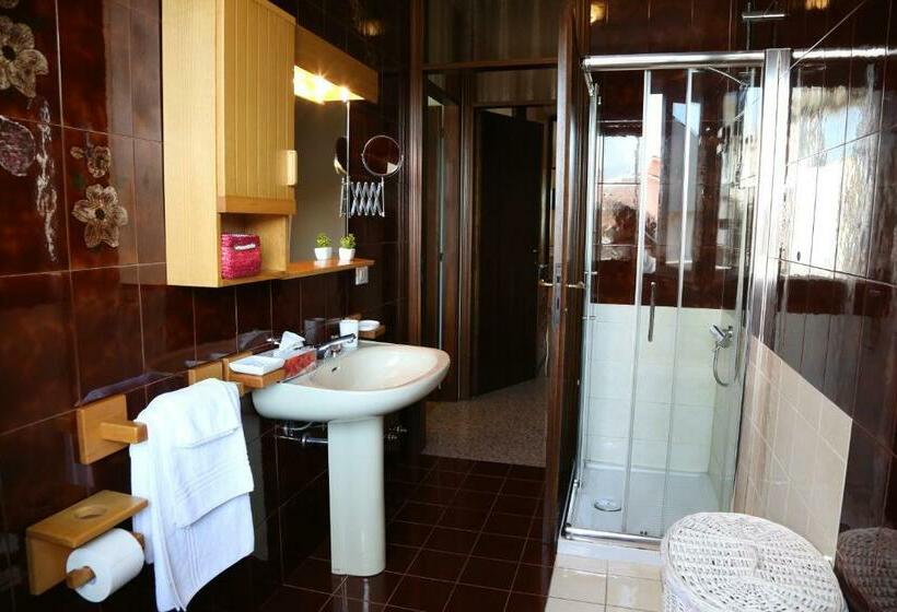 غرفة قياسية مزوَّدة بشُرفة, B&b Da Lu