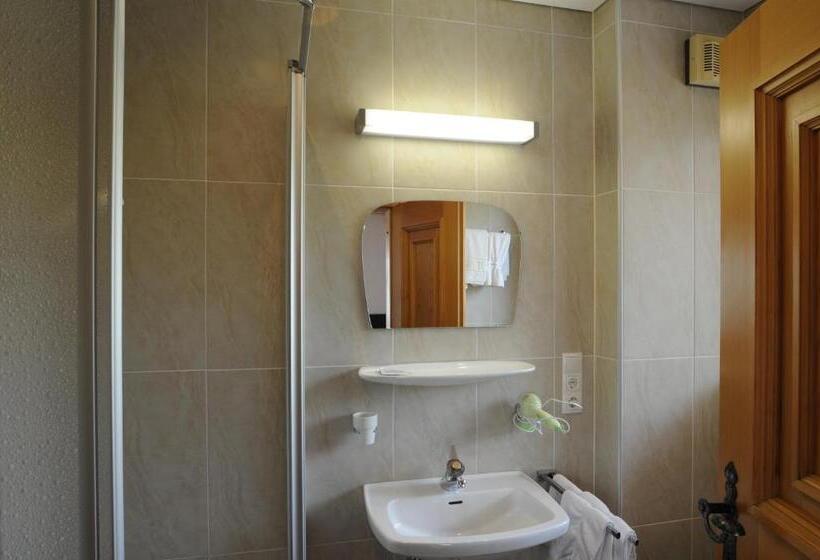 Четырехместный Номер Стандарт с Балконом, B&b Hotel Heidi