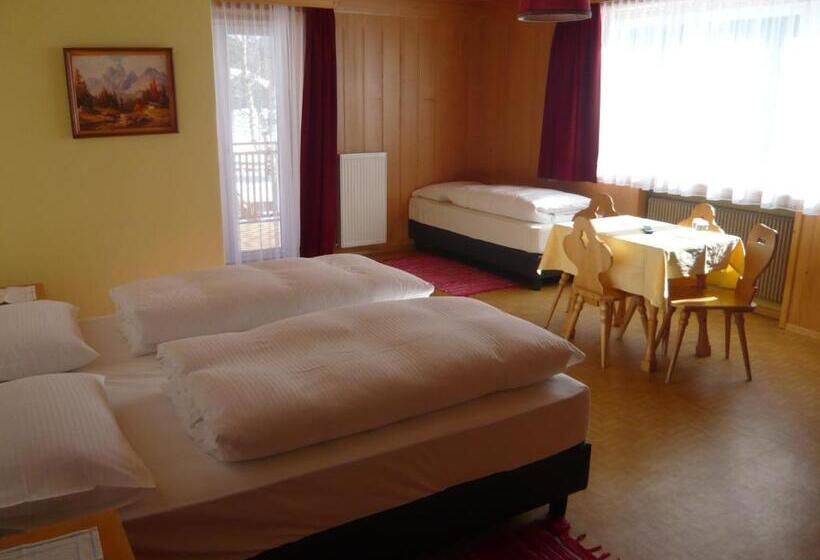 Четырехместный Номер Стандарт с Балконом, B&b Hotel Heidi