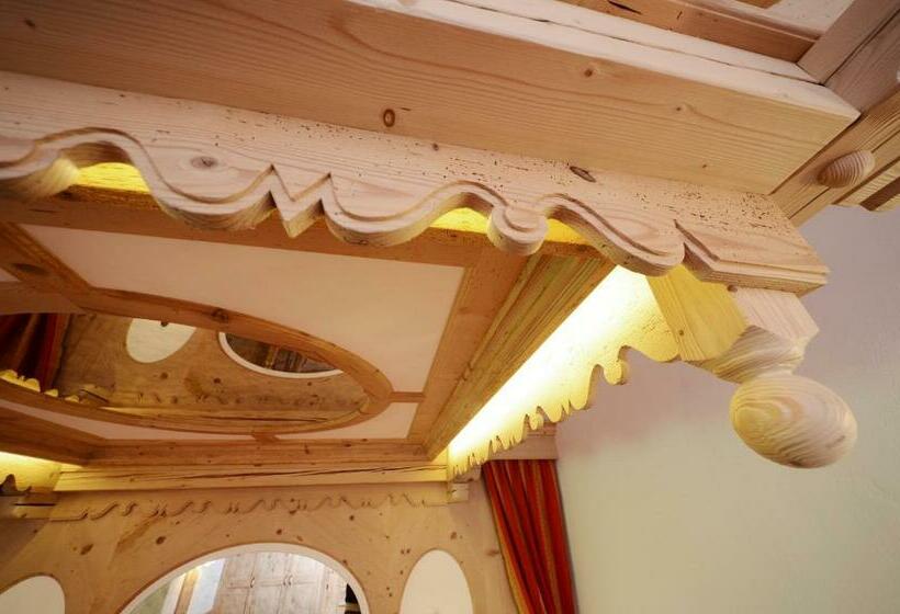 اتاق لوکس, La Soldanella