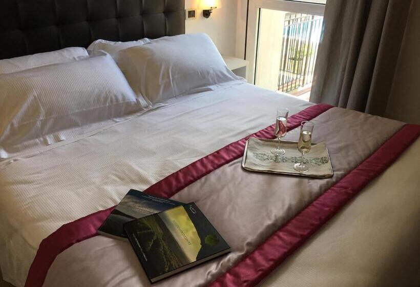 Romantic Room, Rombino