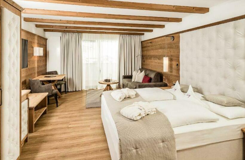 Quarto Deluxe Cama King, Savoy Dolomites Luxury & Spa