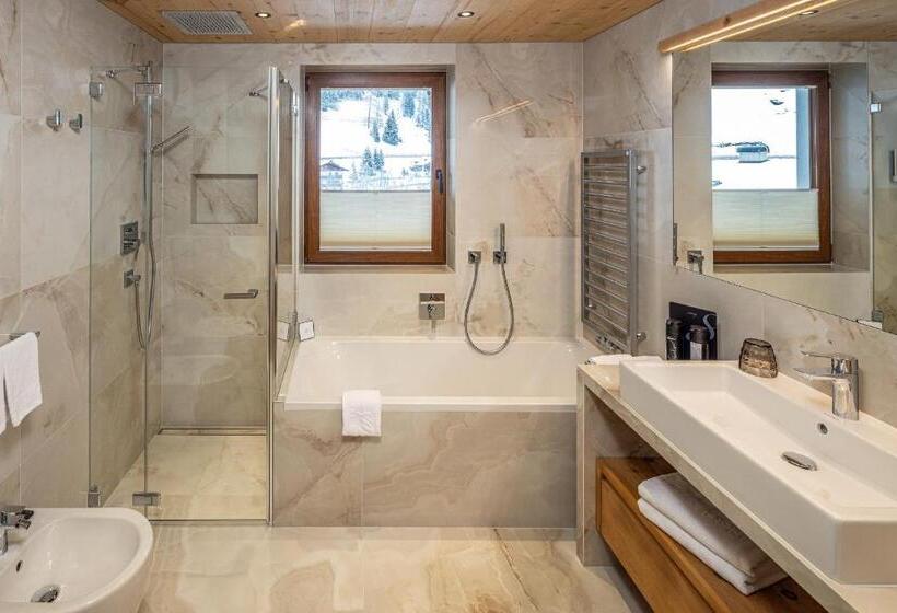 سوییت جونیور با بالکن, Savoy Dolomites Luxury & Spa