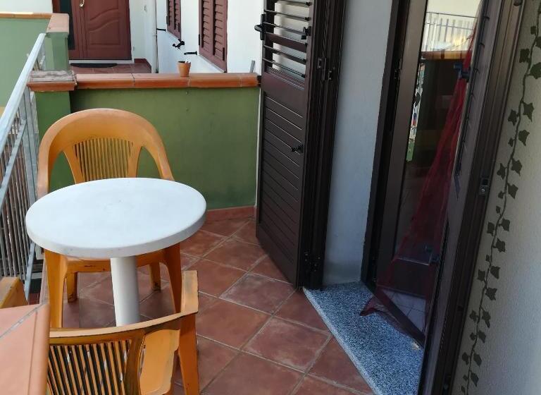 Трехместный Номер Стандарт с Балконом, La Locanda Del Mare B&b