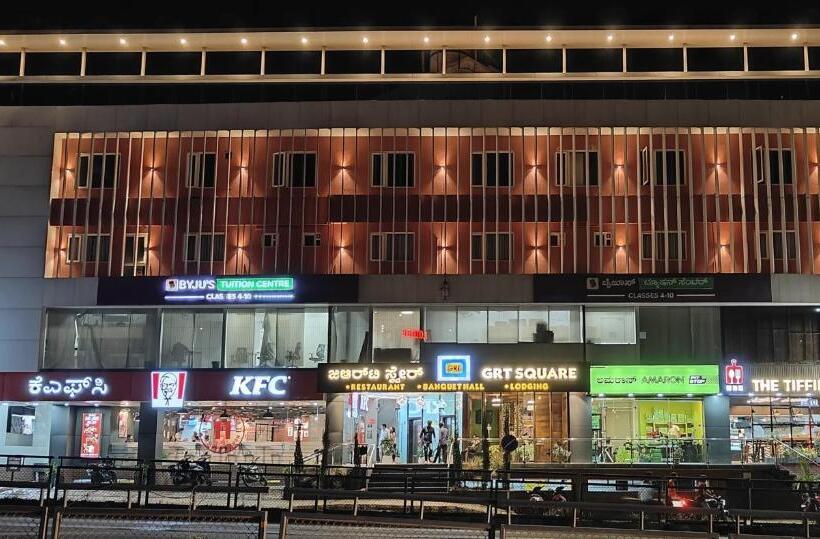 标准单人间, Grt Square