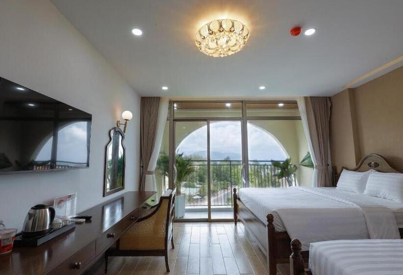 اتاق استاندارد چهار تخته با چشم‌انداز دریا, Maya Hotel 4