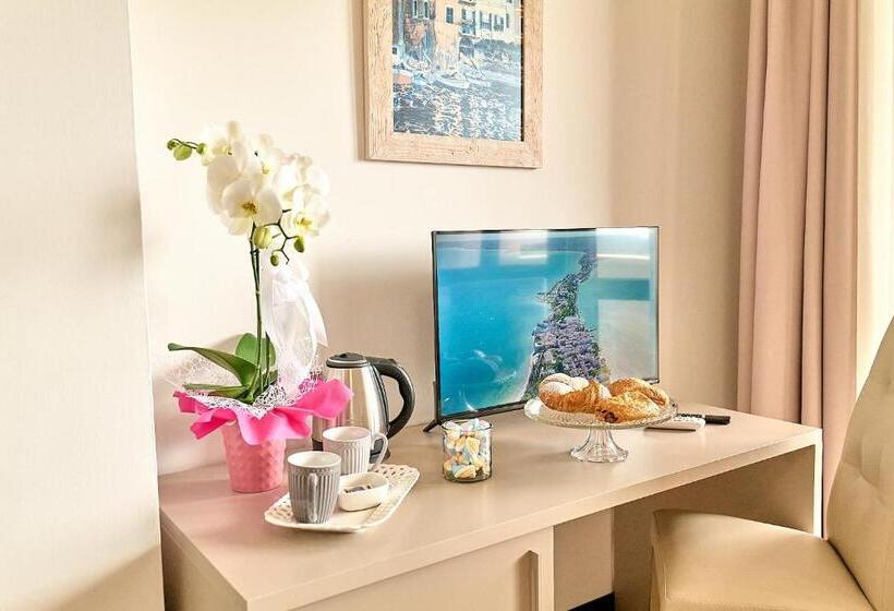 اتاق استاندارد با چشم‌انداز دریاچه, Moniga Resort