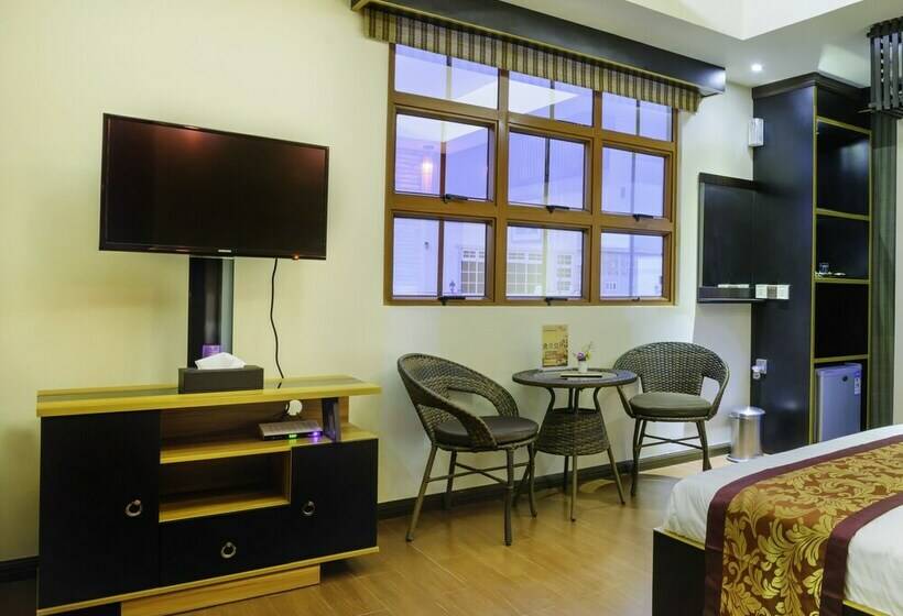 Quarto Superior, Clear Sky Inn