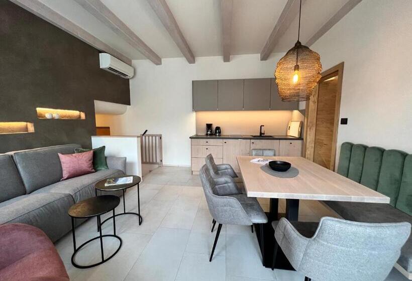 דירת חדר עם טרסה, Das Grafenstein Familienresidence