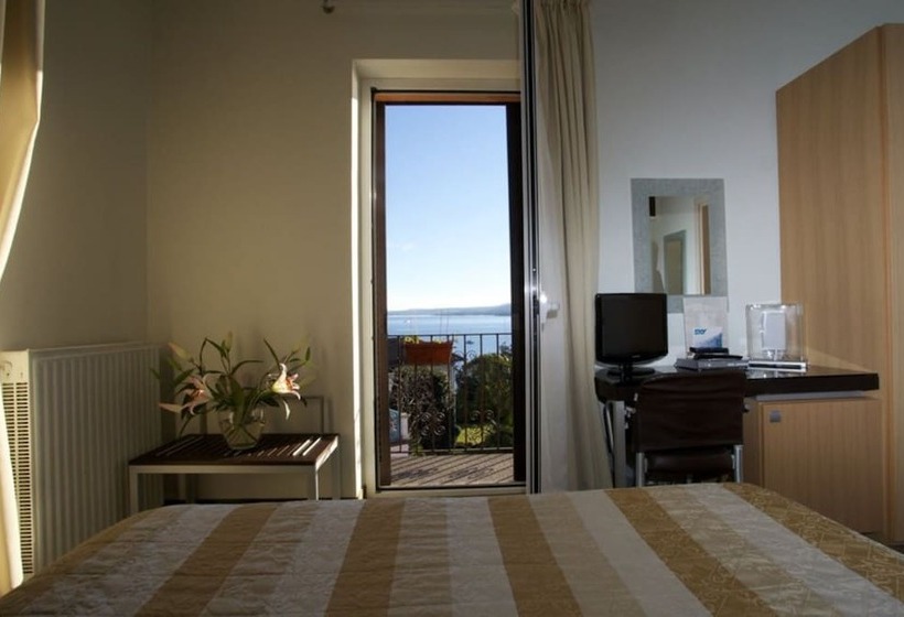 Номер Стандарт Вид на Озеро, Lido Di Angera