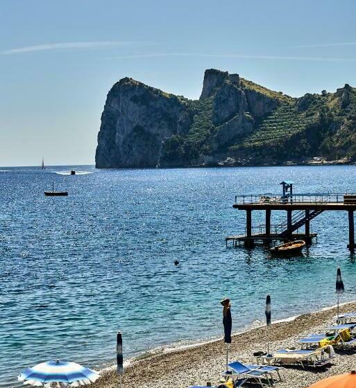 Quarto Triplo Estandar, Taverna Del Capitano
