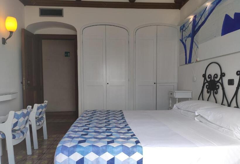 Quarto Estandar Comunicado, Taverna Del Capitano