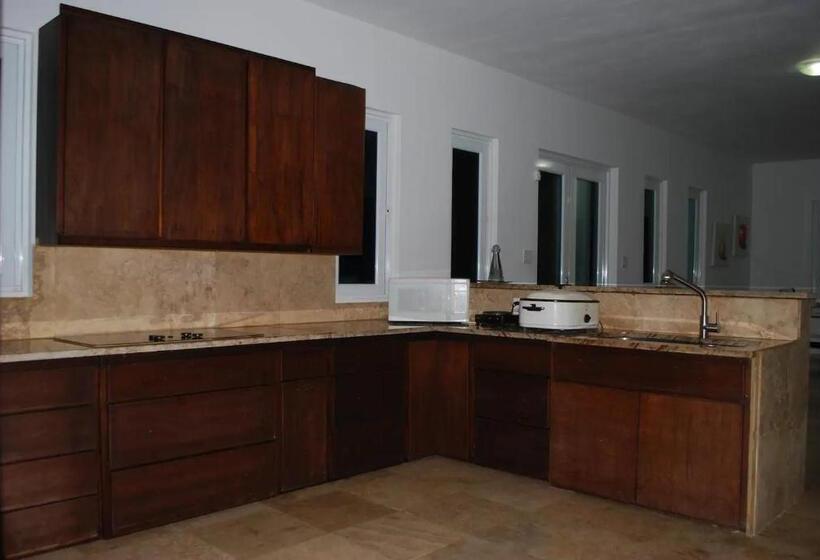 سوییت, Manati World Point Inn
