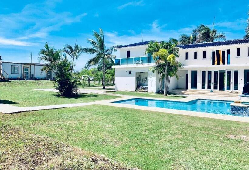 سوئیت با تخت بزرگ, Manati World Point Inn