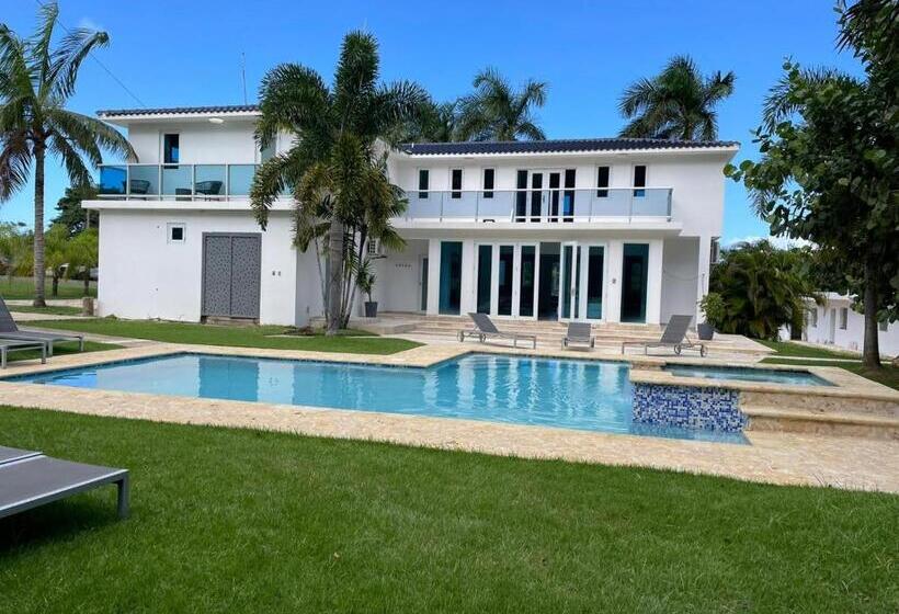 اتاق لوکس, Manati World Point Inn