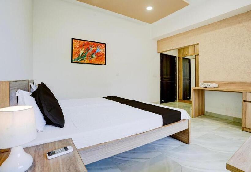 Трехместный Номер Классика, Ramdevgarh Resort Ghuma