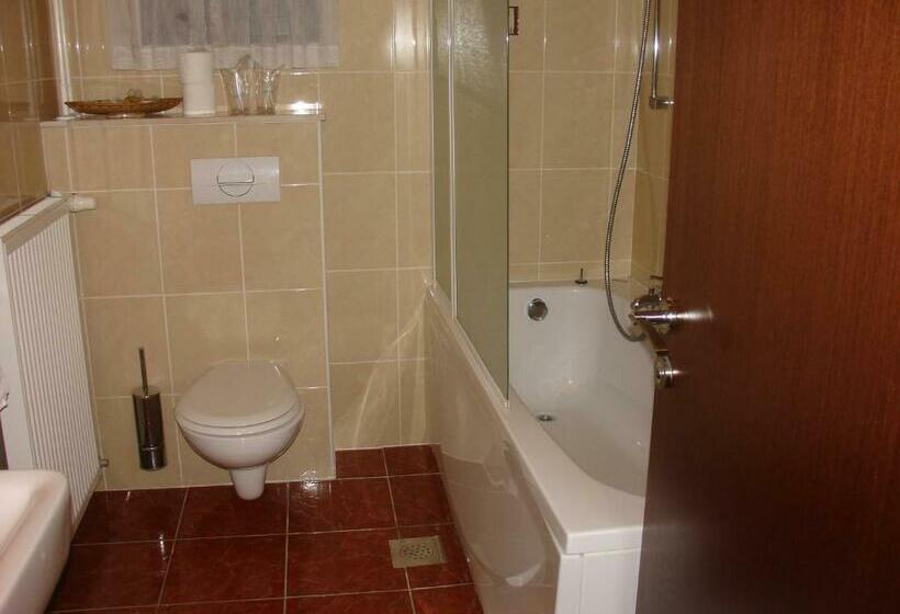 2 Bedroom Suite with Balcony, B&b Janežič
