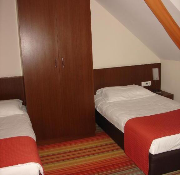اتاق 4 خوابه, B&b Janežič