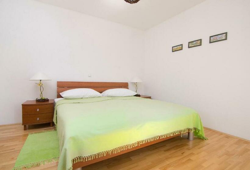 اتاق استاندارد, B&b Na Kluk