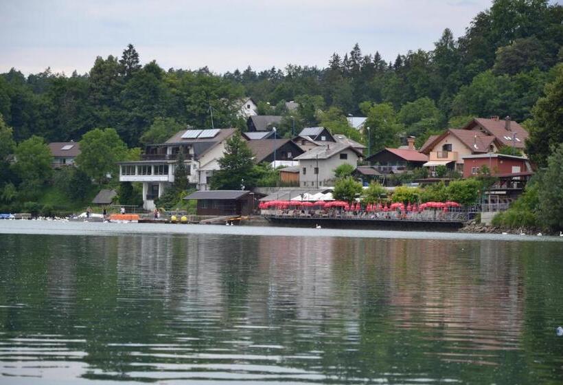 اتاق استاندارد با چشم‌انداز دریاچه, Gostisce Jezero