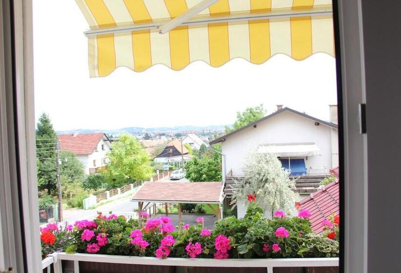 استودیوی استاندارد, Mekina Guesthouse