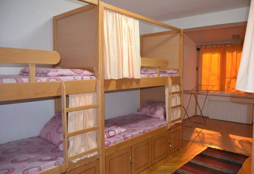 تختخواب در اتاق مشترک, Hostel Valentin 2