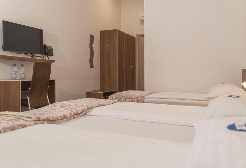 اتاق استاندارد سه تخته با چشم‌انداز باغ, Lavender  Oleander Resort