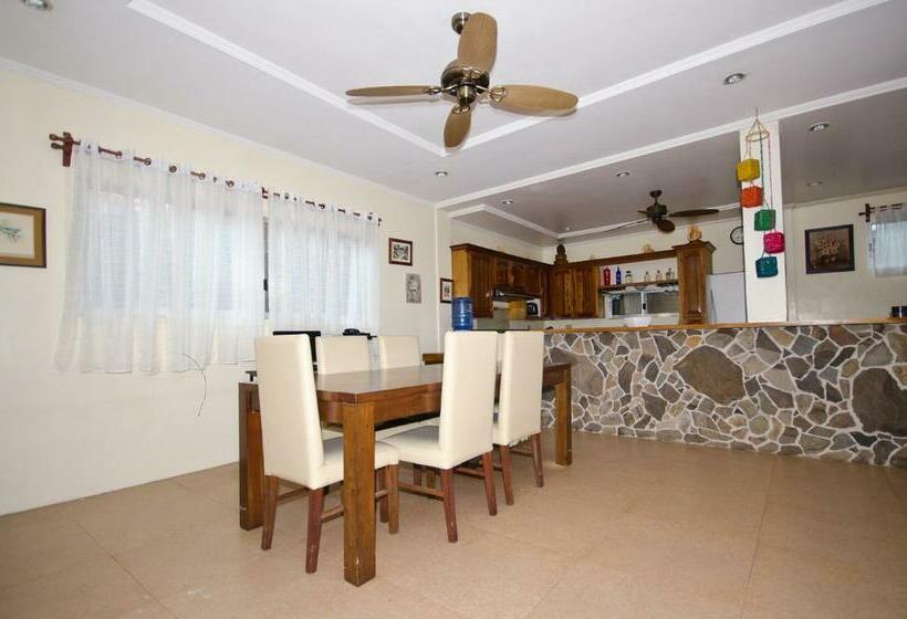 ویلای 2 خوابه, Mike's Dauin Dive Resort