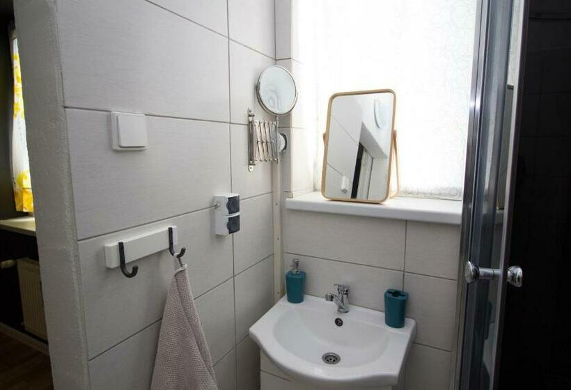اتاق استاندارد, Nitra Glycerin Hostel