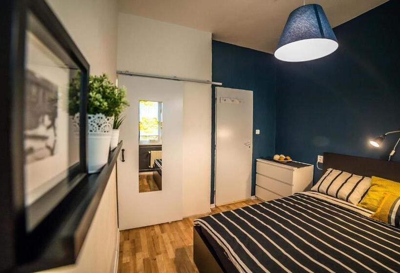 اتاق استاندارد, Nitra Glycerin Hostel