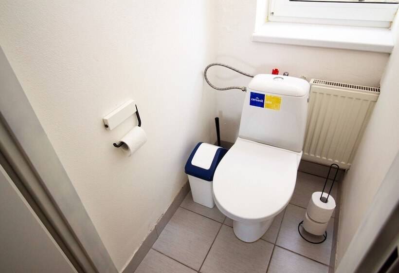 تختخواب در اتاق مشترک, Nitra Glycerin Hostel