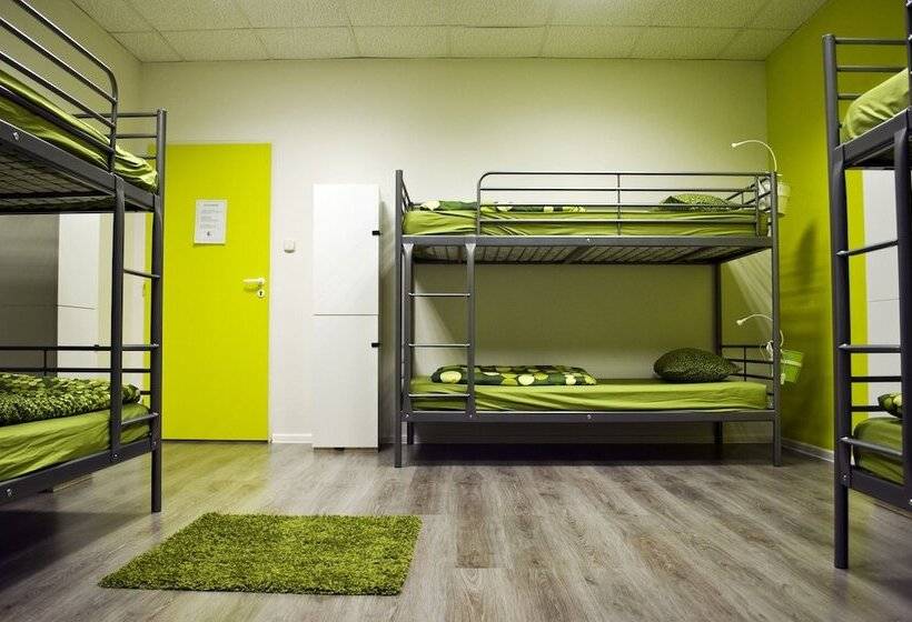 تختخواب در اتاق مشترک, Nitra Glycerin Hostel