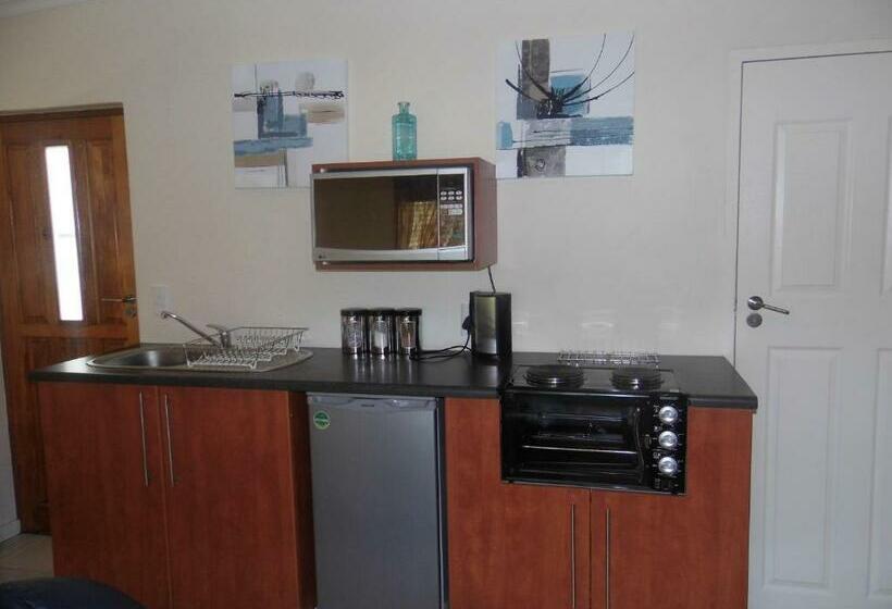 استودیوی استاندارد, Bhotani On Bax