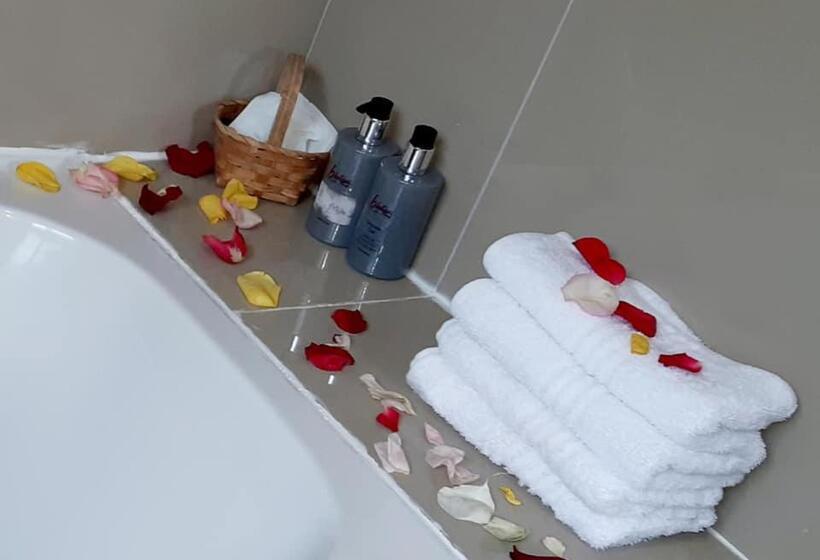 استودیوی استاندارد, Bhotani On Bax