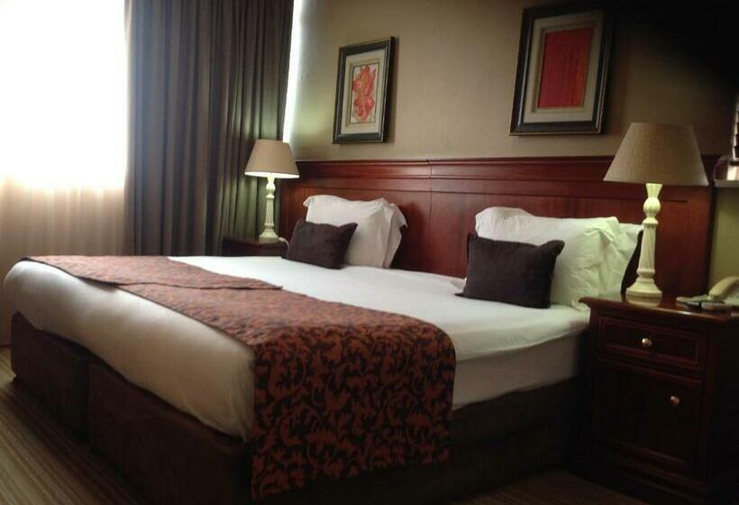 キングサイズベッドのスタンダードルーム, Emakhosini Hotel On East
