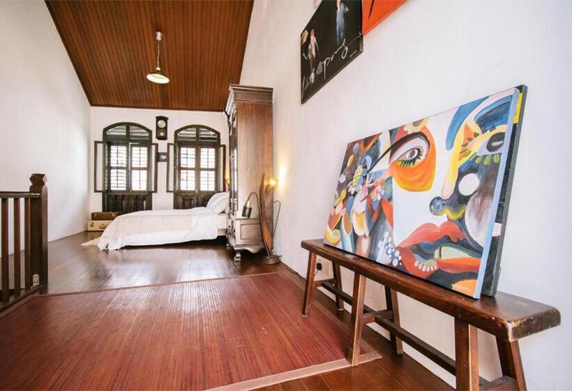استودیوی لوکس, Boutique Guest House