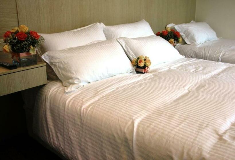 Quarto Triplo Deluxe, Setia Inn