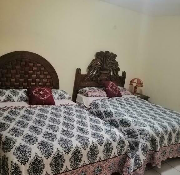 غرفه قياسيه سريرين مزدوجين, Chely