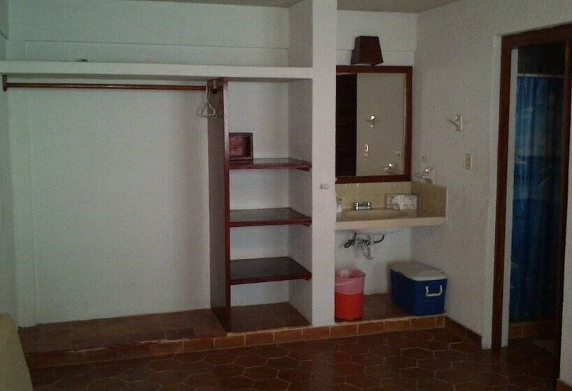 اتاق استاندارد, Safari Inn
