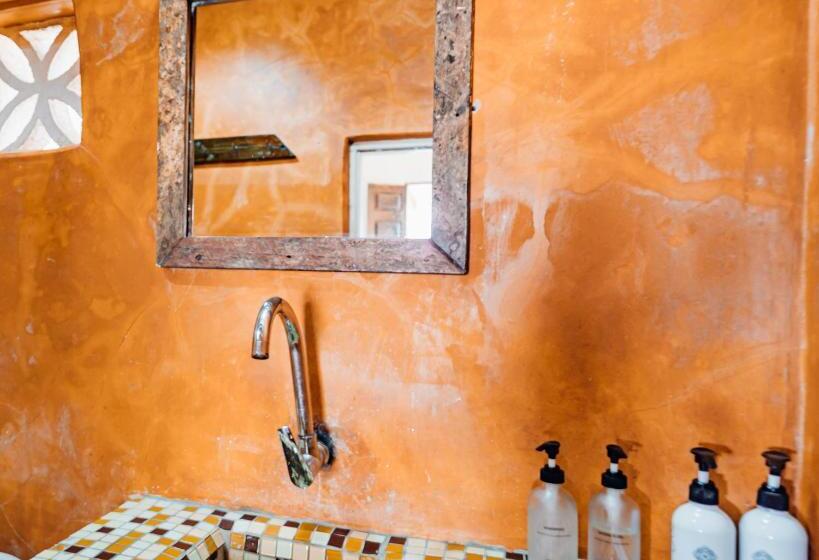اتاق استاندارد چهارنفره با چشم‌انداز باغ, Pili Pili Beach Bungalows
