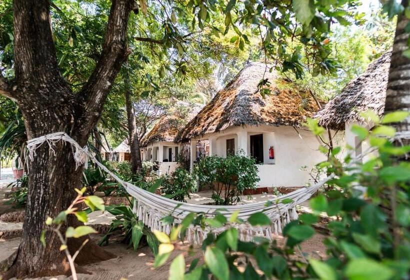اتاق استاندارد چهارنفره با چشم‌انداز باغ, Pili Pili Beach Bungalows