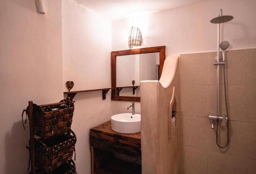 3 Bedroom Suite, Pili Pili Beach Bungalows