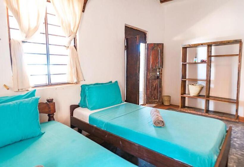 اتاق استاندارد سه تخته با چشم‌انداز باغ, Pili Pili Beach Bungalows