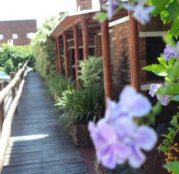 스탠다드 방갈로, Jardines De Dayman