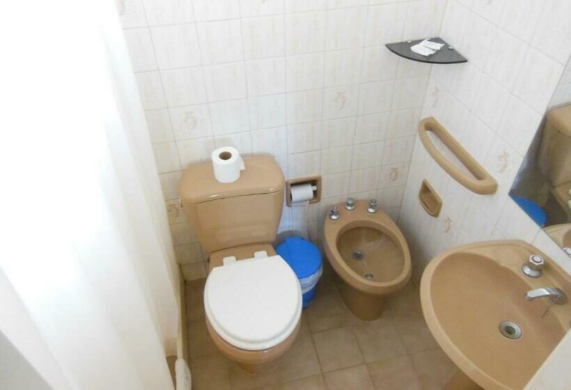 اتاق استاندارد سه نفره, Viola