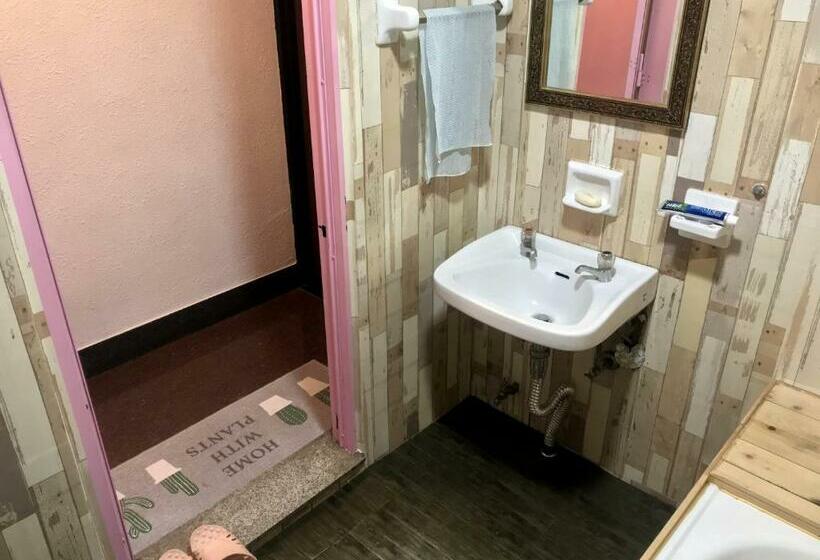 标准间, Doobaki Hostel