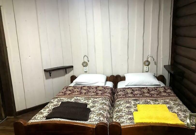 经济房, Fayniy Motel